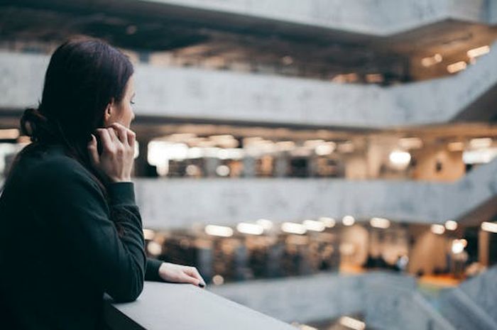 3 Shio yang Rentan Kesepian Meskipun Berada di Tempat Umum, Suka Berpikir Mendalam dan Memendam Perasaan