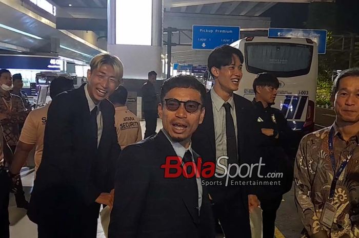 Sejumlah pemain timnas Jepang saat tiba di Bandara Soekarno Hatta, Tangerang, Banten, Senin (11/11/2024) dini hari.