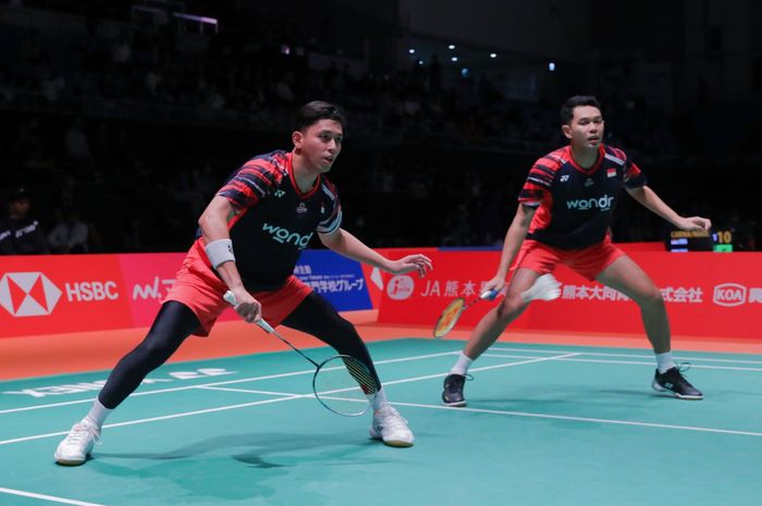 Pasangan ganda putra Indonesia, Fajar Alfian/Muhammad Rian Ardianto, pada babak pertama Kumamoto Masters Japan 2024 di Kumamoto Prefectural Gymnasium, Kumamoto, Jepang, Selasa (12/11/2024).