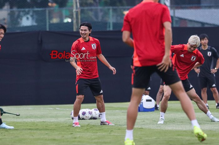 Takumi Minamino saat berlatih bersama timnas Jepang di Lapangan A, Senayan, Jakarta, Rabu (13/11/2024) sore.