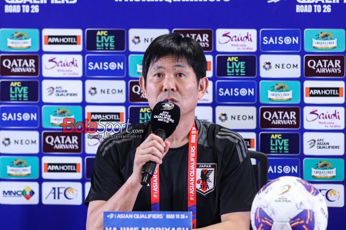 Pelatih timnas Jepang, Hajime Moriyasu, saat hadir dalam sesi jumpa pers di Media Center Stadion Utama Gelora Bung Karno, Senayan, Jakarta, Kamis (16/11/2024).