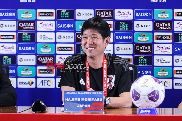 Pelatih timnas Jepang, Hajime Moriyasu, saat hadir dalam sesi jumpa pers di Media Center Stadion Utama Gelora Bung Karno, Senayan, Jakarta, Kamis (16/11/2024).