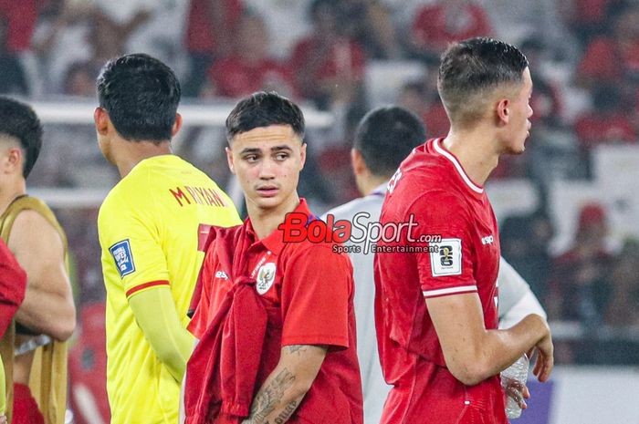 Pemain timnas Indonesia, Eliano Reijnders (tengah), saat hadir di Stadion Utama Gelora Bung Karno, Senayan, Jakarta, Jumat (15/11/2024).