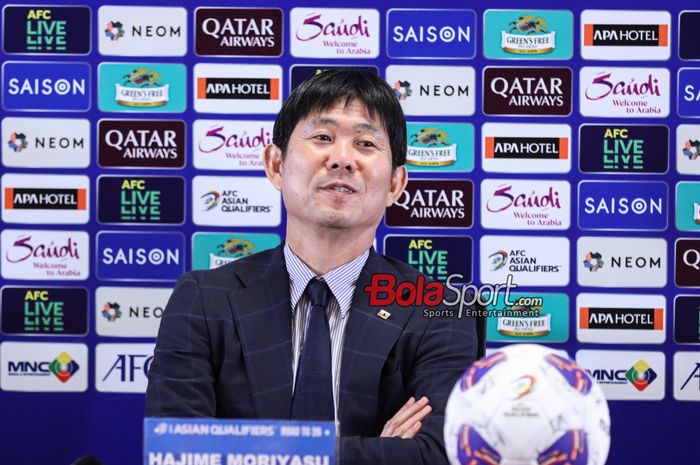 Pelatih timnas Jepang, Hajime Moriyasu, saat hadir dalam sesi jumpa pers di Media Center Stadion Utama Gelora Bung Karno, Senayan, Jakarta, Jumat (15/11/2024).