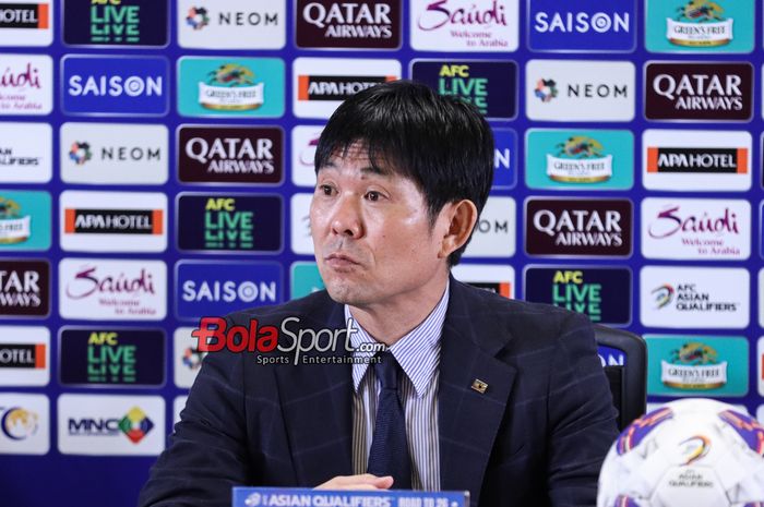 Pelatih timnas Jepang, Hajime Moriyasu, saat hadir dalam sesi jumpa pers di Media Center Stadion Utama Gelora Bung Karno, Senayan, Jakarta, Jumat (15/11/2024).