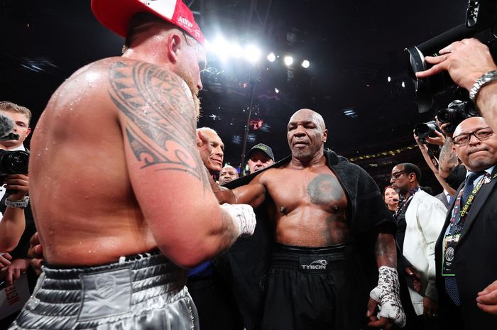 Legenda tinju dunia, Mike Tyson usai menjalani laga ekshiisi melawan Jake Paul, Sabtu (16/11/2024)