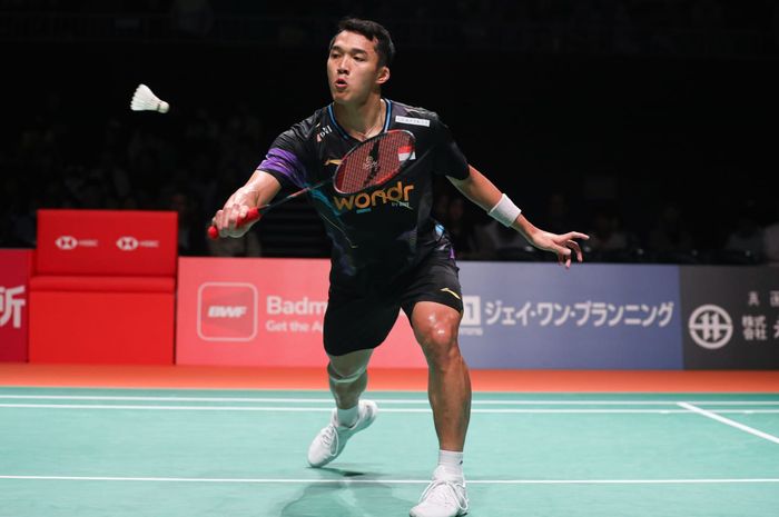 Tunggal putra Indonesia, Jonatan Christie, saat berlaga pada babak semifinal Kumamoto Masters Japan 2024 di Kumamoto Prefectural Gymnasium, Kumamoto, Jepang, Sabtu (16/11/2024).