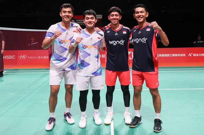 2 pasang ganda putra Indonesia, Leo Rolly Carnando/Bagas Maulana da Fajar Alfian/Muhammad Rian Ardianto, pada babak semifinal Kumamoto Masters Japan 2024 di Kumamoto Prefectural Gymnasium, Kumamoto, Jepang, Sabtu (16/11/2024).