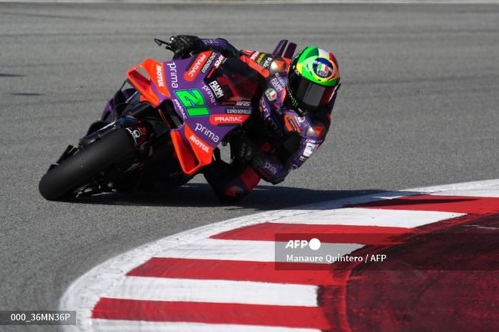 Aksi Franco Morbidelli (Prima Pramac) pada kualifikasi MotoGP Barcelona 2024 di Sirkuit Catalunya, Barcelona, Spanyol, Sabtu (16/11/2024).