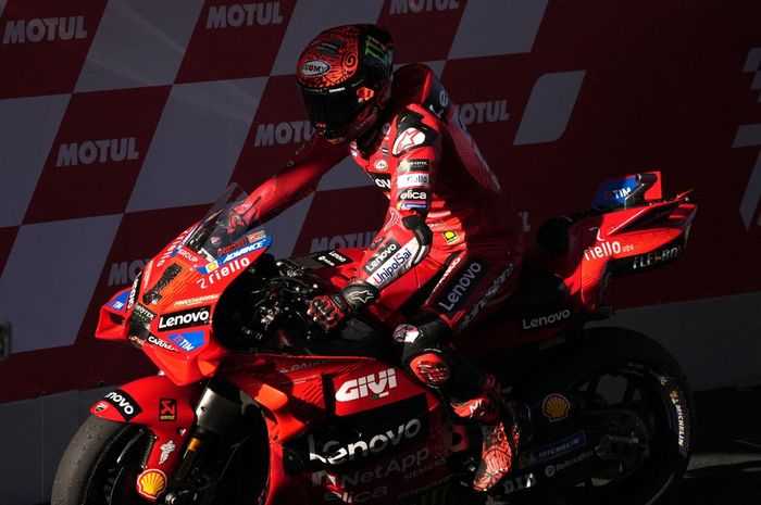 Pembalap Ducati, Francesco Bagnaia, kehilangan gelarnya meski memenangi balapan MotoGP Barcelona 2024, Minggu (17/11/2024)