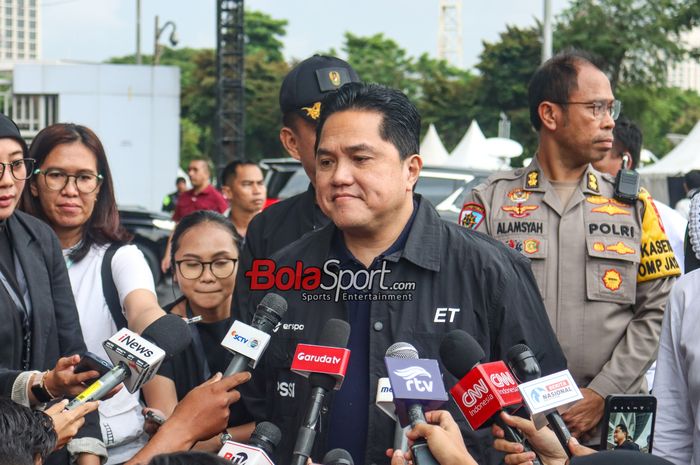 Ketua Umum PSSI, Erick Thohir, saat hadir di Stadion Utama Gelora Bung Karno, Senayan, Jakarta, Senin (18/11/2024).