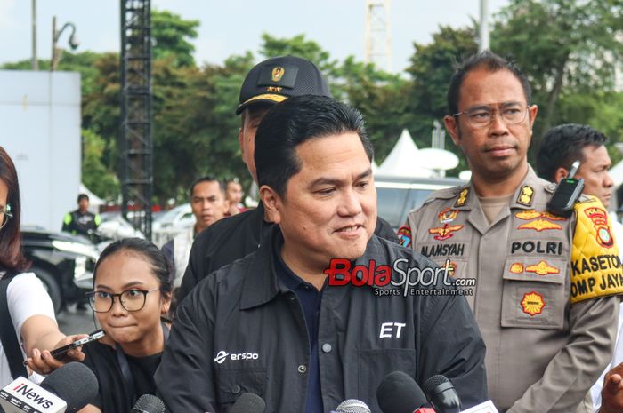 Ketua Umum PSSI, Erick Thohir, saat hadir di Stadion Utama Gelora Bung Karno, Senayan, Jakarta, Senin (18/11/2024).