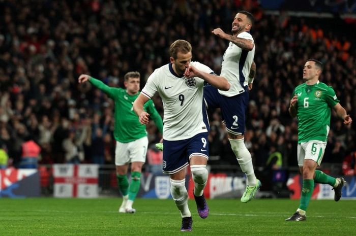 HArry Kane merayakan golnya ke gawang Irlandia pada lanjutan UEFA Nations League 2024-2025.