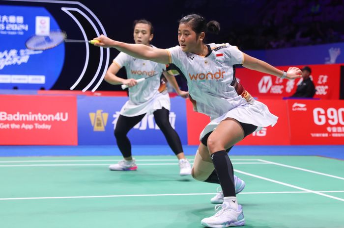 Ganda putri Indonesia, Febriana Dwipuji Kusuma/Amallia Cahaya Pratiwi, saat tampil pada babak kedua China Masters 2024 di Shenzhen Arena, Shenzhen, China, 21 November 2024.