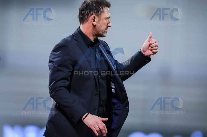 Pelatih Australia, Tony Popovic saat menghadapi Bahrain pada Selasa (19/11/2024) di Stadion Nasional Bahrain, Riffa