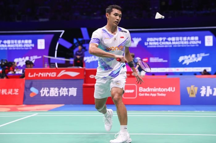 Pebulu tangkis tunggal putra Indonesia, Jonatan Christie, pada babak kedua China Masters 2024 di Shenzhen Gymnasium, China, Kamis (21/11/2024).