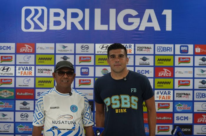 Pelatih PSBS Biak, Emral Abus, bersama Fabiano Beltrame