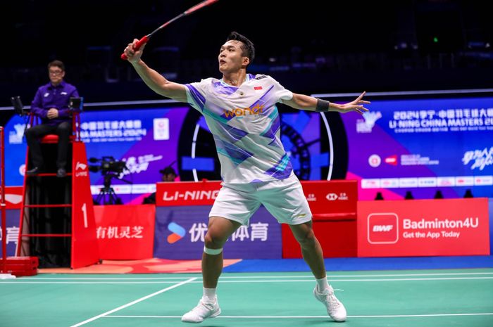 Pebulu tangkis tunggal putra Indonesia, Jonatan Christie, pada semifinal China Masters 2024 di Shenzhen Gymnasium, China, Sabtu (23/11/2024). 