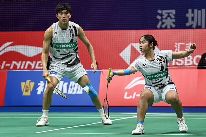 Pasangan ganda campuran Malaysia, Hoo Pang Ron/Cheng Su Yin, pada final China Masters 2024 di Shenzhen Gymnasium, China, Minggu (24/11/2024).