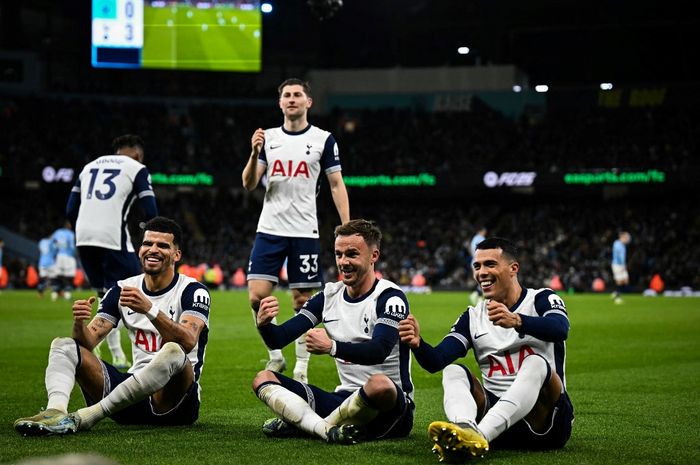 Selebrasi Pedro Porro dan James Maddison pada laga Manchester City versus Tottenham Hotspur untuk pekan ke-12 Liga Inggris di Stadion Etihad, Sabtu (23/11/2024).