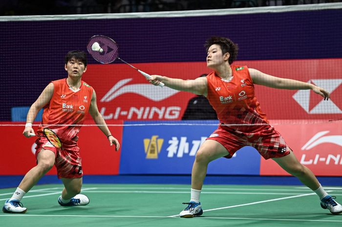 Pasangan ganda putri China, Liu Sheng Shu/Tan Ning,  pada final China Masters 2024 di Shenzhen Gymnasium, China, Minggu (24/11/2024).