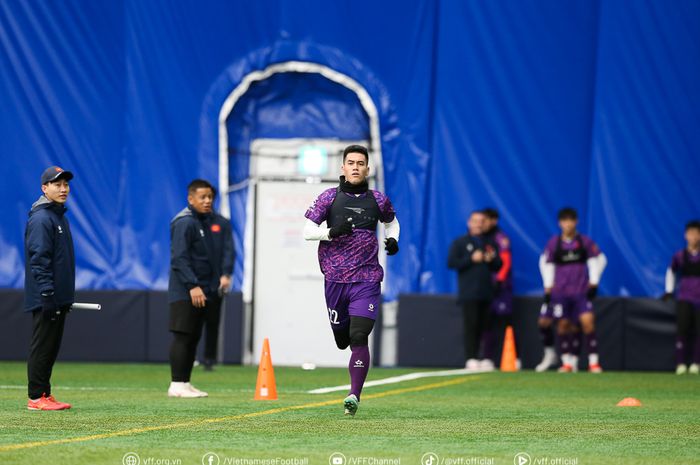 Bomber Timnas Vietnam, Nguyen Tien Linh, menjalani sesi latihan bersama rekan-rekannya di Korea Selatan.