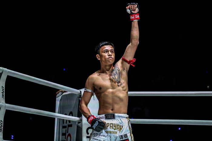 Panpayak Jitmuangnon, akan kembali tampil di ONE Championship dengan menghadapi jagoan berjulukan Saitama dalam gelaran ONE Friday Fights 92 pada 20 Desember mendatang di Bangkok.