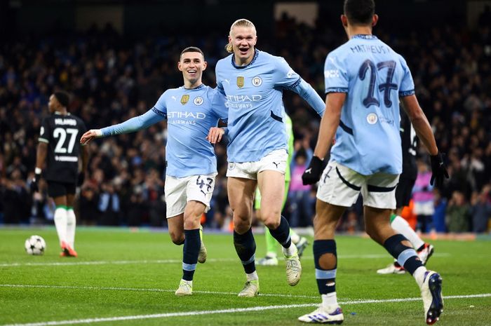 Bomber Man City, Erling Haaland, merayakan golnya ke gawang Feyenoord bersama Phil Foden dan Matheus Nunes di Etihad Stadium.