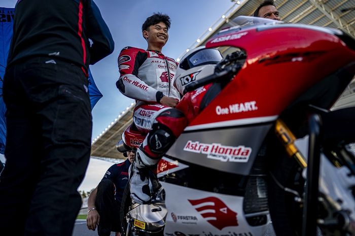 Pembalap Astra Honda Racing Team, Fadillah Arbi Aditama, sukses meraih poin pada seri terakhir JuniorGP 2024 di Sirkuit Estoril, Portugal, Rabu (27/11/2024). 