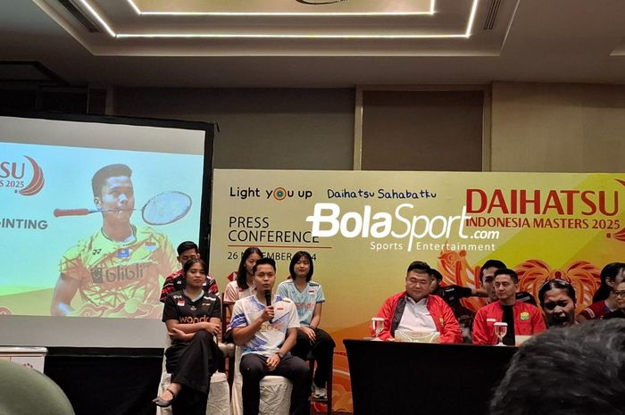 Pebulu tangkis tunggal putra Indonesia, Anthony Sinisuka Ginting dan Gregoria Mariska Tunjung dalam konferensi pers menjelang Indonesia Masters 2025 di Hotel Pullman, Jakarta, Selasa (26/11/2024).