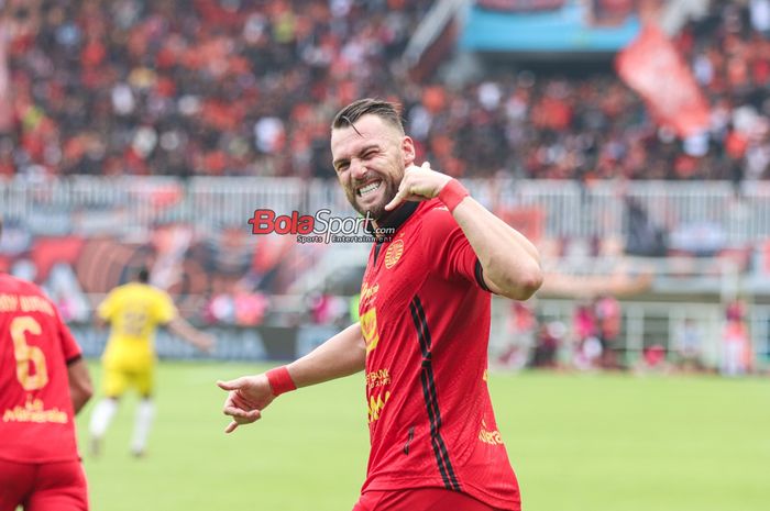 Marko Simic sedang melakukan selebrasi seusai mencetak gol dalam laga pekan ke-12 Liga 1 2024 antara Persija Jakarta versus Persik Kediri di Stadion Pakansari, Bogor, Jawa Barat, Minggu (1/12/2024).