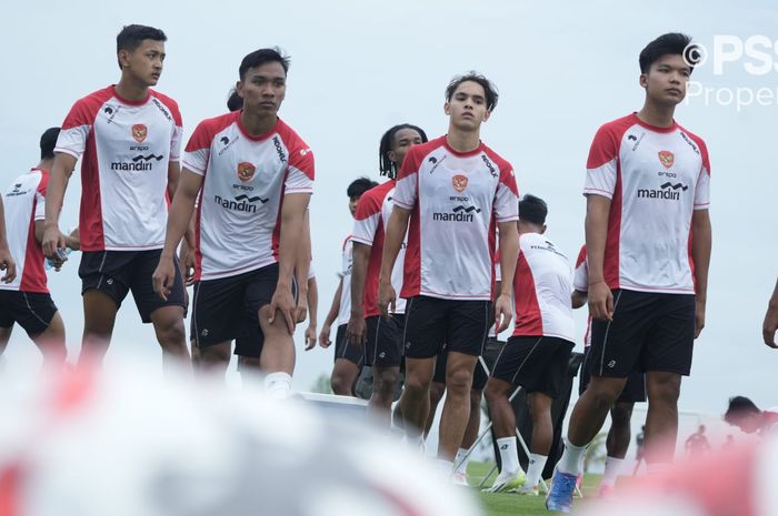 Para pemain Timnas Indonesia saat menjalani latihan di Bali jelang ASEAN Cup 2024.