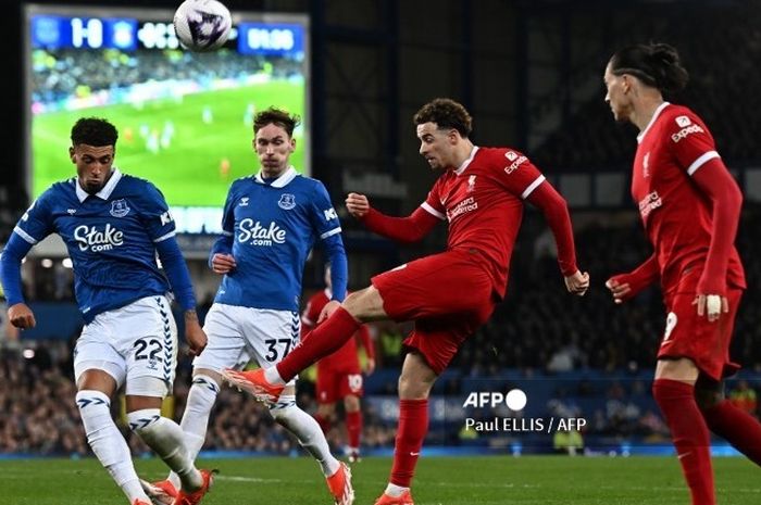 Derbi Merseyside antara Everton dan Liverpool dalam lanjutan Liga Inggris 2024-2025 resmi ditunda akibat cuaca buruk.