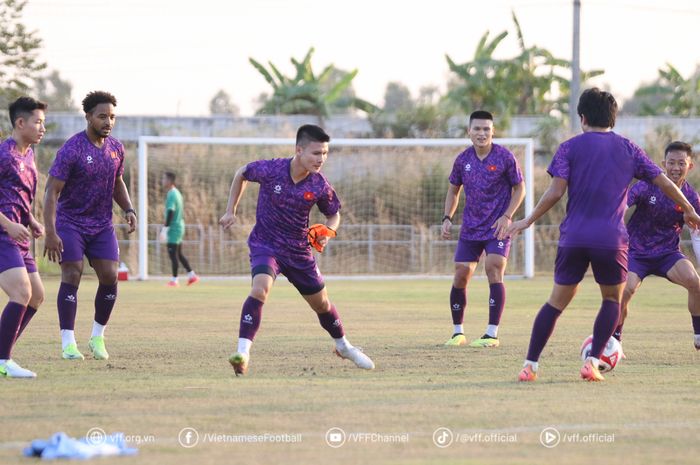 Para pemain Timnas Vietnam menjalani sesi latihan jelang ASEAN Cup 2024.