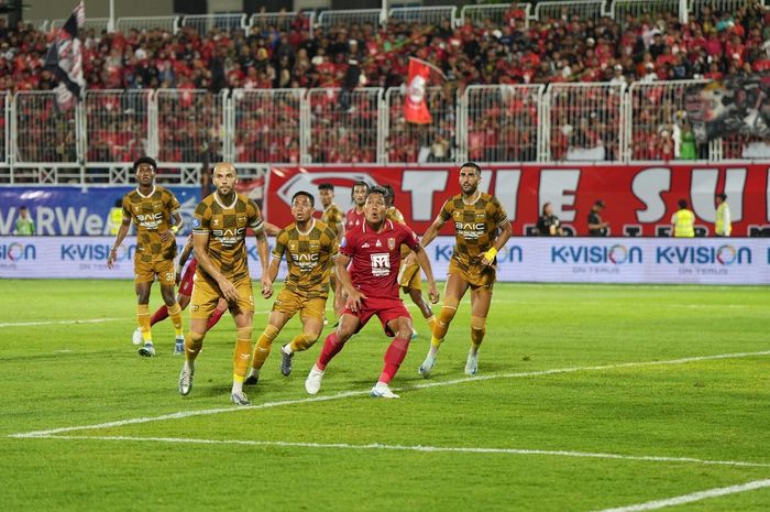 Laga Malut United vs Dewa United dalam lanjutan Liga 1 di Stadion Gelora Kie Raha, Ternate, Sabtu (7/12/2024).