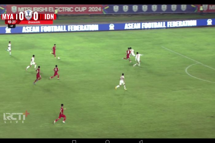 Potongan layar laga Myanmar vs Timnas Indonesia di laga perdana ASEAN Cup 2024 di Stadion Thuwunna, Yangoon, Senin (9/12/2024)