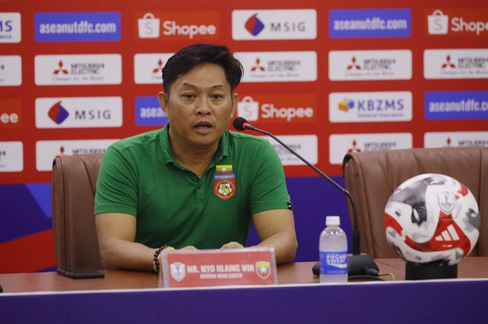 Pelatih Myanmar, Myo Hlaing Win dalam konferensi pers pasca-laga kontra timnas Indonesia dalam ASEAN Cup 2024, Senin (9/12/2024).