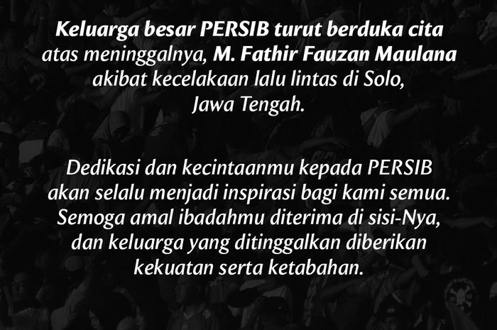 Ucapan dukacita Persib Bandung usai satu pendukungnya meninggal dunia sesaat sebelum menonton laga tim kesayangannya lawan PSS Sleman di Stadion Manahan, Solo, Senin (9/12/2024).