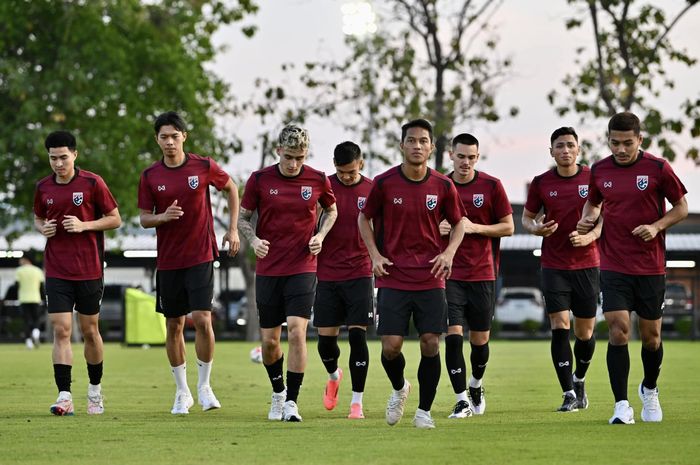 Para pemain Timnas Thailand menjalani sesi latihan pasca kemenangan 10-0 atas Timor Leste di laga pertama ASEAN Cup 2024.