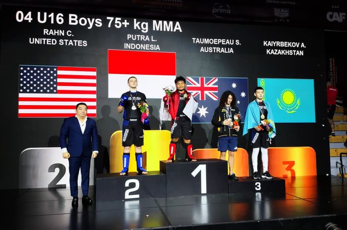 Lintang Putra meraih medali emas di GAMMA World MMA Championships pada kategori U-18 kelas 75kg+, Selasa (10/12/2024) di Banten.