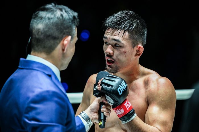 Juara kelas ringan MMA ONE Championship, Christian Lee, menyesal pertarungannya dengan Alibeg Rasulov di ONE Fight Night 26 (7/12/2024) berakhir dengan insiden colokan mata.