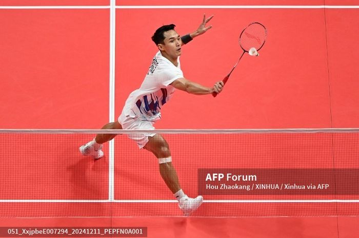 Tunggal putra Indonesia, Jonatan Christie, pada pertandingan fase grup B BWF World Tour Finals 2024 