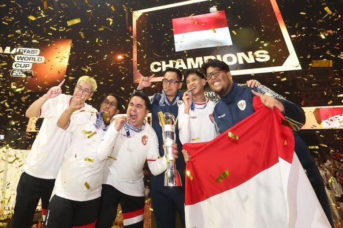 Timnas Indonesia berhasil meraih juara FIFAe World Cup 2024 setelah mengalahkan Brasil di laga final