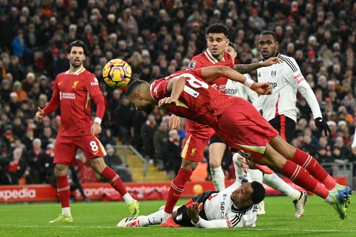 Penyerang Liverpool, Cody Gakpo, mencetak gol ke gawang Fulham pada matchweek 16 Liga Inggris 2024-2025 di Stadion Anfield, Sabtu (14/12/2024).