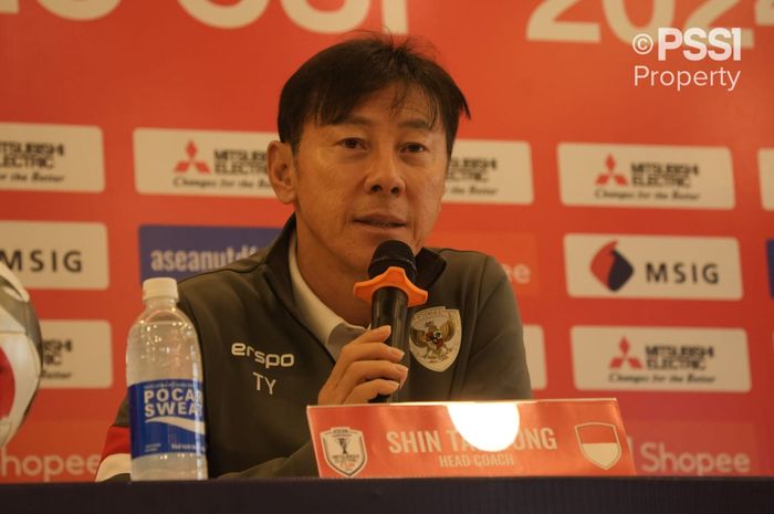 Pelatih Timnas Indonesia Shin Tae-yong dalam konferensi pers jelang lawan Vietnam, Sabtu (14/12/2024).