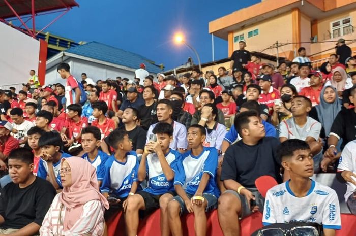 Malut United FC mengundang berbagai kalangan masyarakat Maluku Utara untuk datang ke Stadion Gelora Kie Raha dan menonton pertandingan secara gratis.