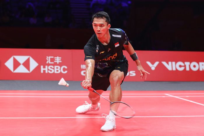 Pebulu tangkis tunggal putra Indonesia, Jonatan Christie, pada laga terakhir grup BWF World Tour Finals 2024 di Hangzhou Olympic Sports Centre Gymnasium, Jumat (13/12/2024).