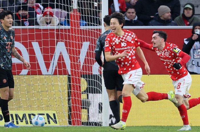 Mantan anak asuh Shin Tae-yong di timnas Korea Selatan, Lee Jae-sung, ukir brace untuk Mainz 05 saat berikan kekalahan perdana bagi Bayern Muenchen di Bundesliga musim ini (14/12/2024).