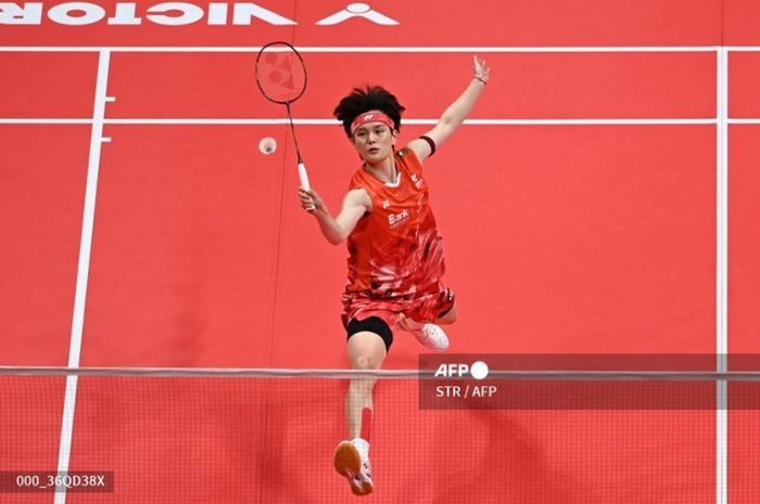 Aksi tunggal putri China, Wang Zhi Yi, saat berlaga pada semifinal BWF World Tour Finals 2024 di Hangzhou Olympic Sports Centre Gymnasium, Hangzhou, China, Sabtu (14/12/2024).