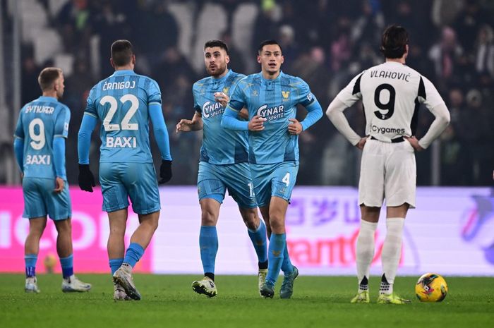 Bek Timnas Indonesia, Jay Idzes (kedua dari kanan), mencetak sejarah sebagai penyumbang gol Venezia ke gawang Juventus dalam duel Liga Italia di Allianz Stadium Turin (14/12/2024).